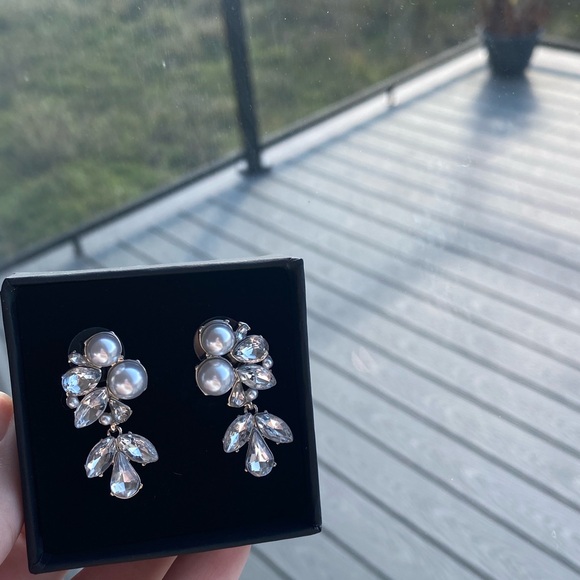 NWOT - Revolve Shashi Earrings - Picture 2 of 3